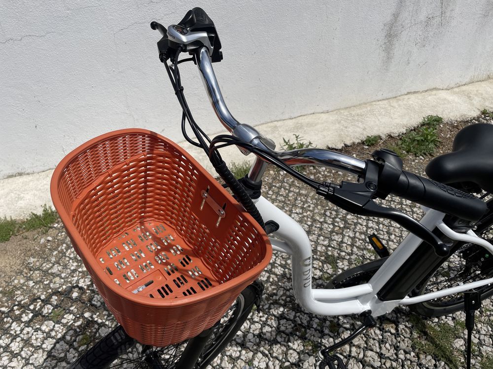 Bicicleta Elétrica urbana DYU C6 - branca