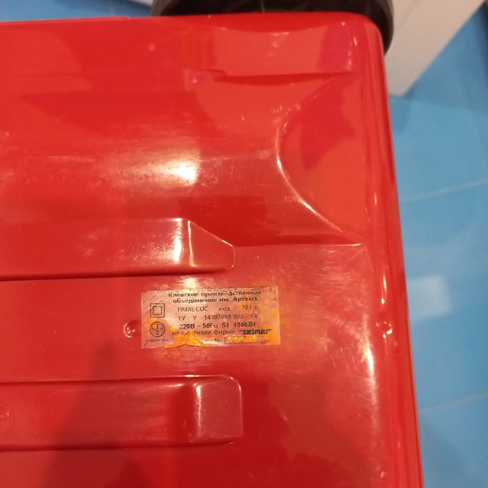 2 пилососи:  ZELMER  1000W , HOOVER 1500w, різні шланги,мотор Філіпс..