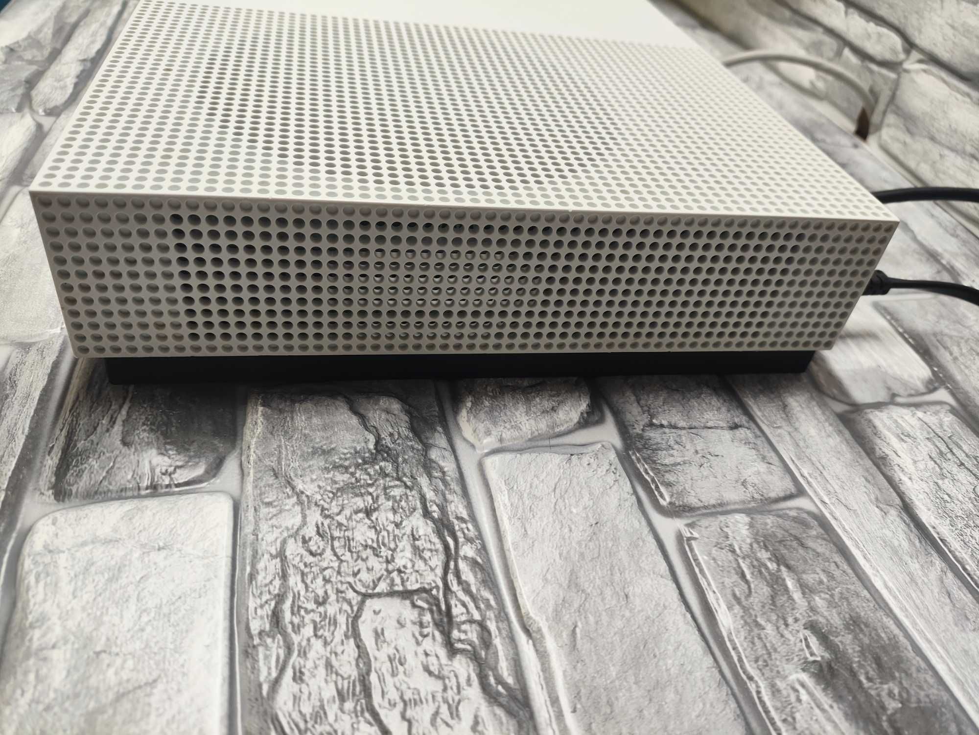Xbox One S 1TB + Pad