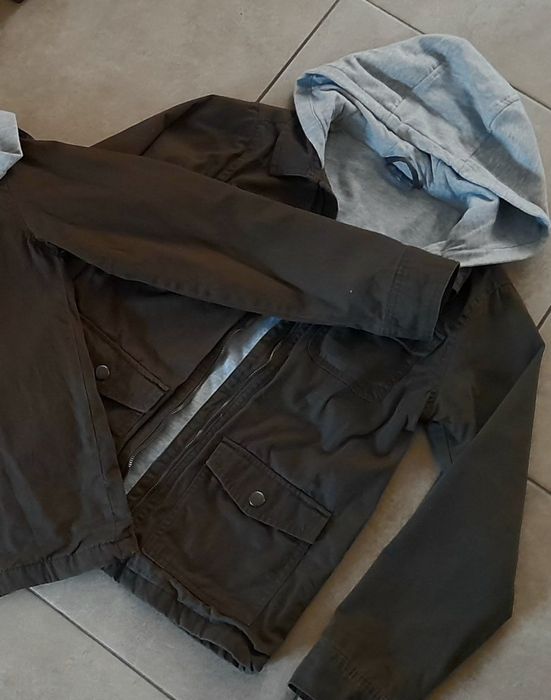 Дві дитячі весняні курточки для хлопчиків близнят 146 розмір, ідеальни