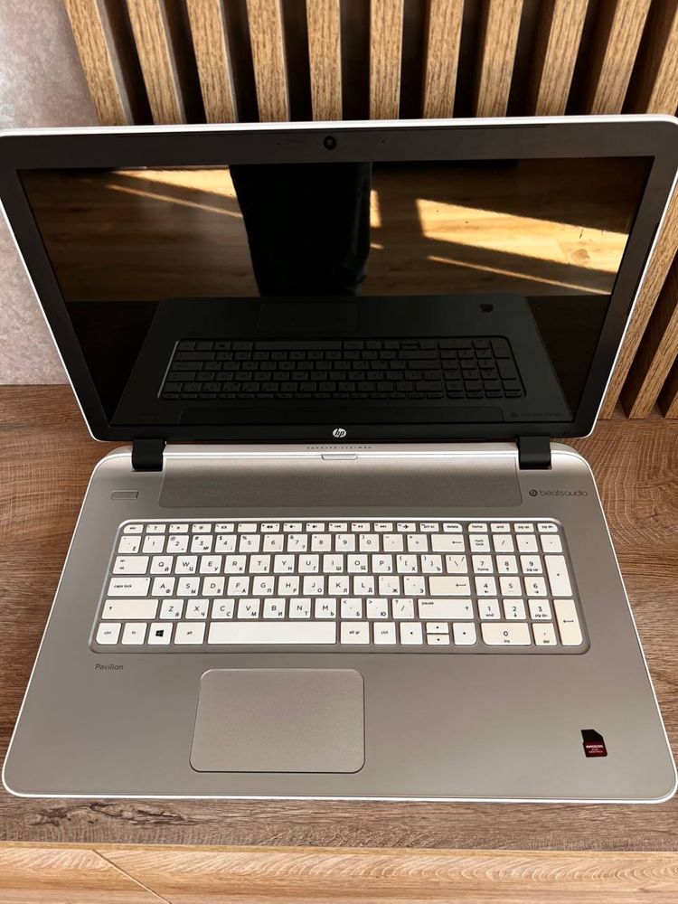 HP Pavilion 17.3