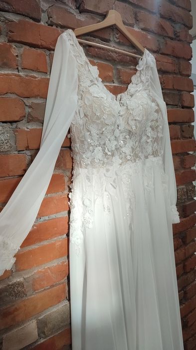 Suknia ślubna 46 Szyfon i kwiaty 3D