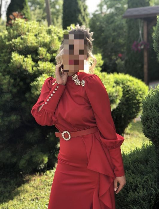 Плаття атласне.