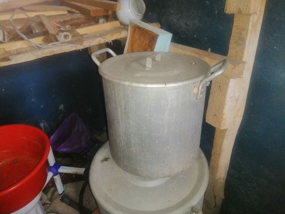 Алюмінієві каструлі, бідон