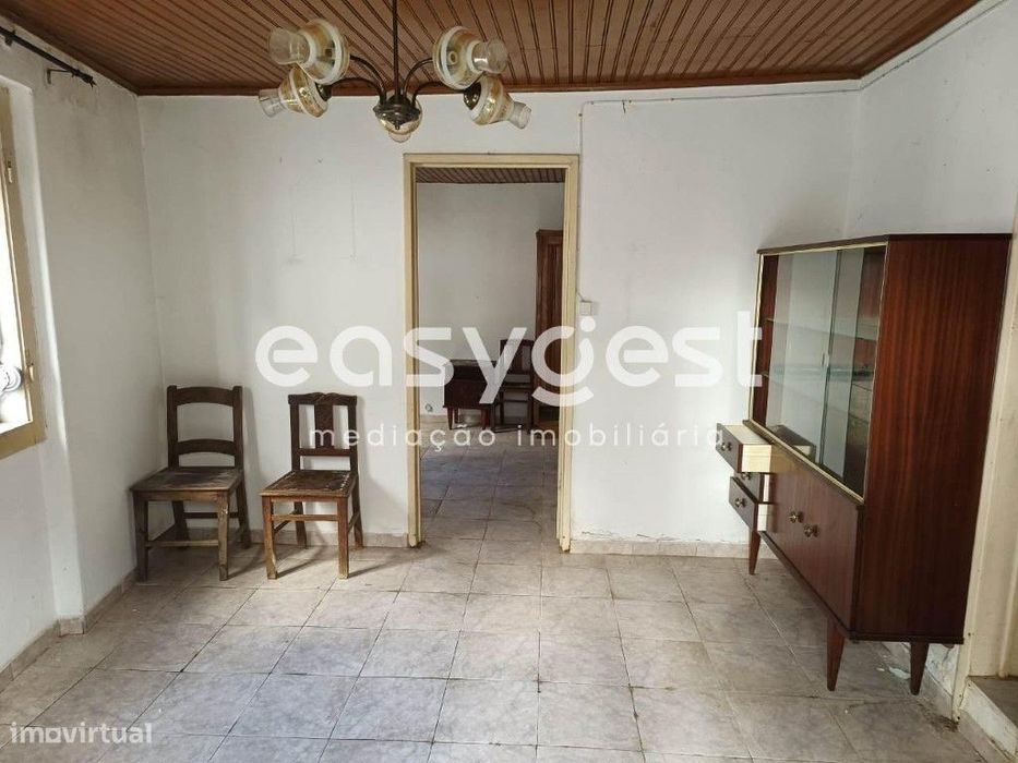 Moradia para recuperar com uma área de 207 m2 localizada em Óbidos