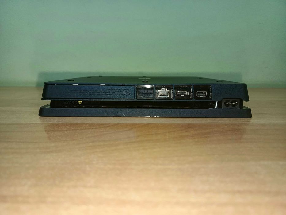 Консоль Sony PlayStation 4 Slim (PS4 Slim) CUH-2016A на 1TB под ремонт