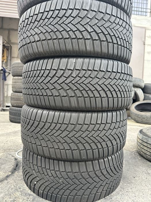 235/45/18 шины зима как новые Brigestone 21-23 год протектор 7 мм