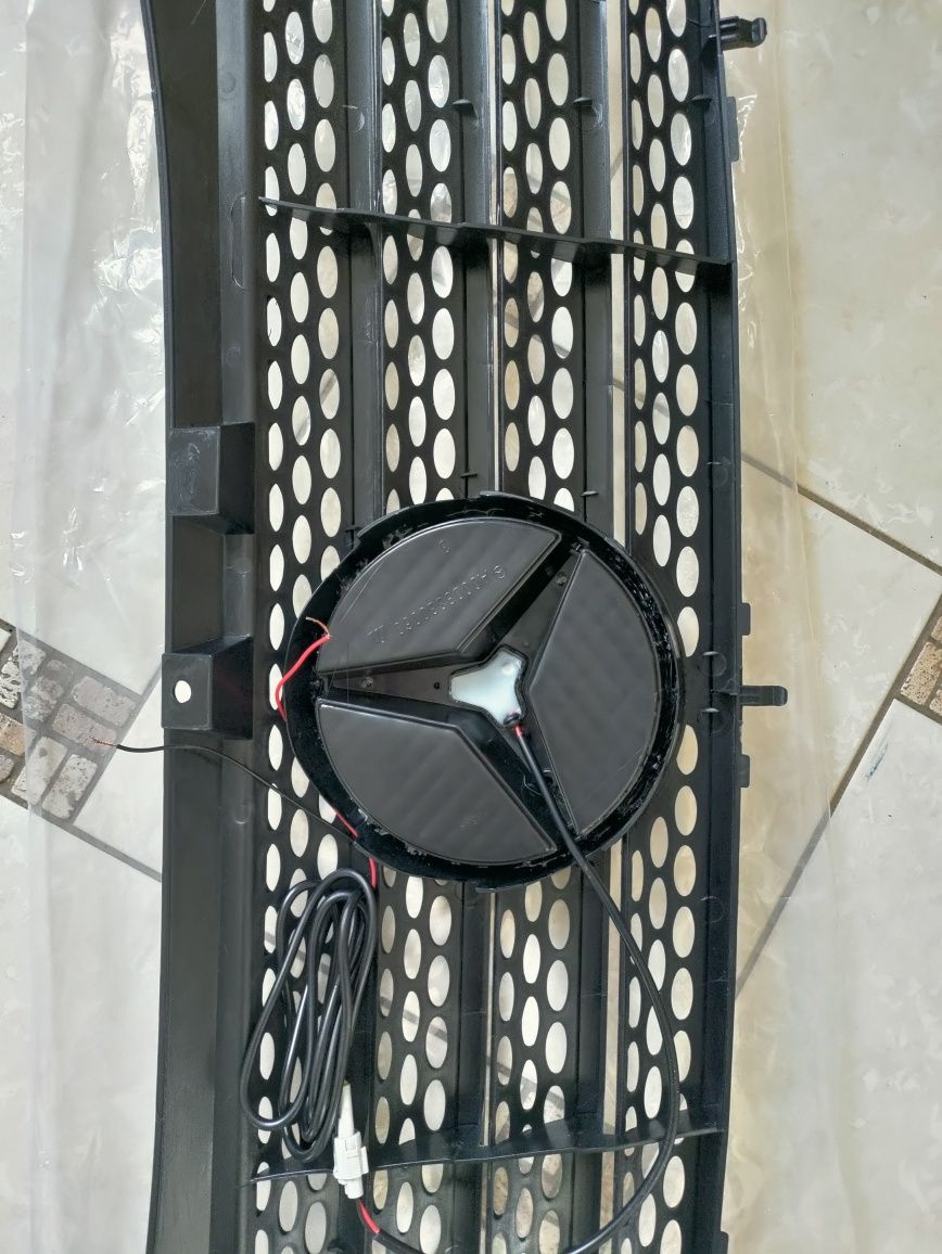 Решетка радиатора  MERCEDES VITO 639 с подсветкой