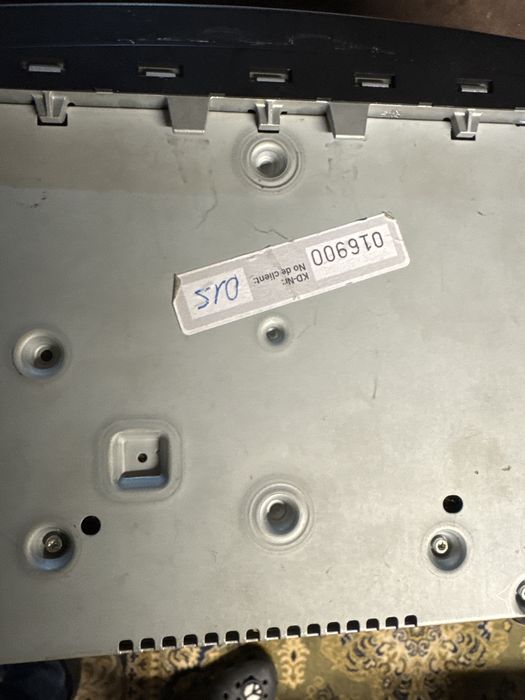 Radio do Mercedesa Becker Q01