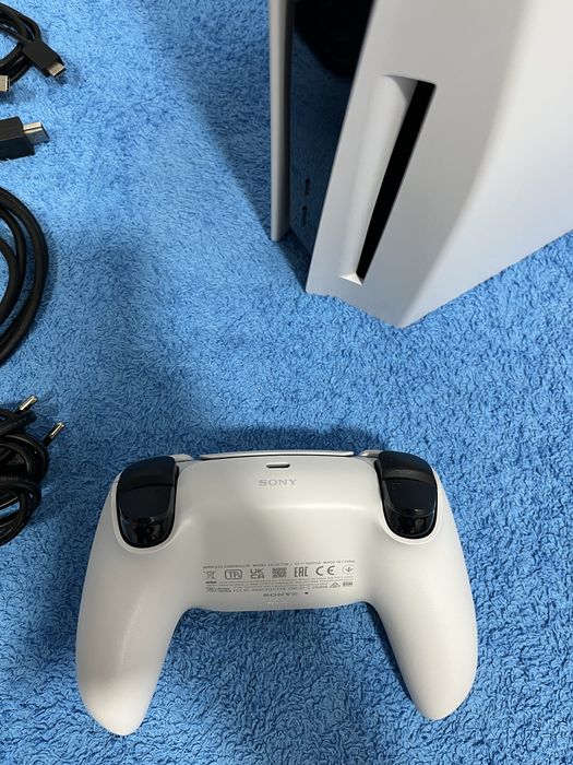 PS5 5 Standard (Versão leitor CD)–COMO NOVA e com Garantia de 3 anos!!