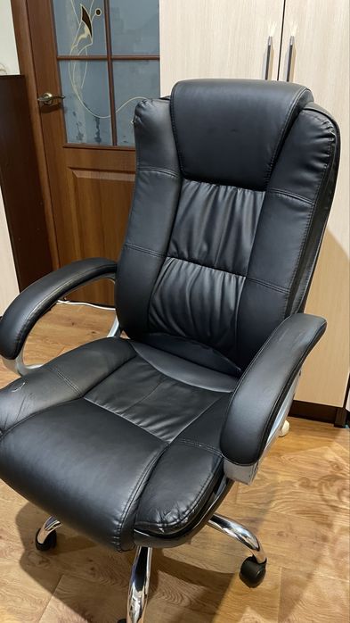 Крісло офісне RICHMAN