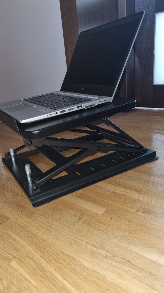 Stojak półka pod notebook na biurko max 15,6" jak nowy. Otracie blatu