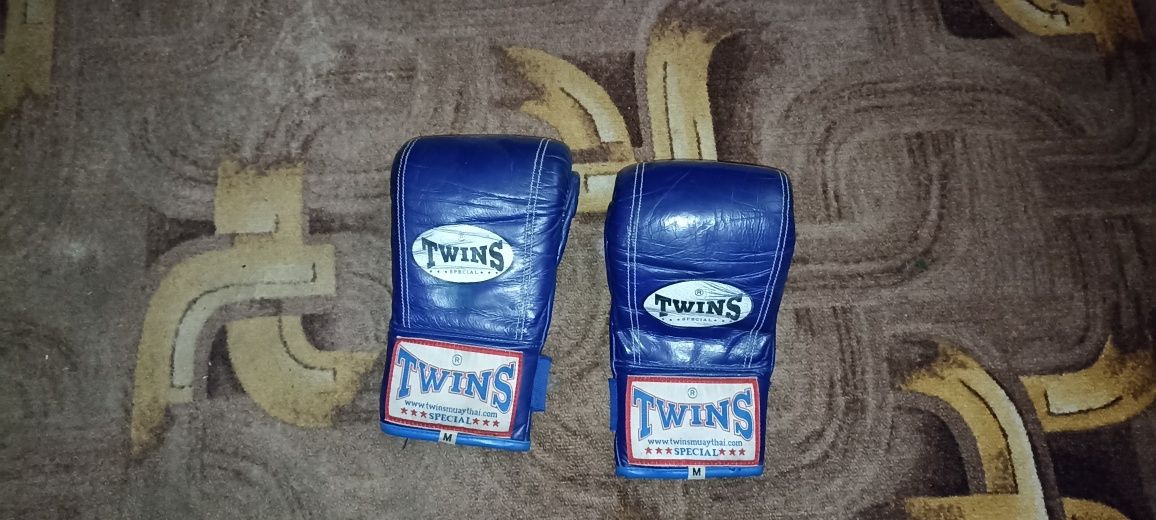 Rękawice bokserskie twins , manus