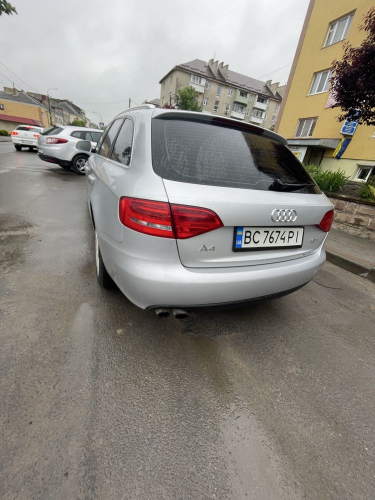 Ауді а4 b8 в доброму стані