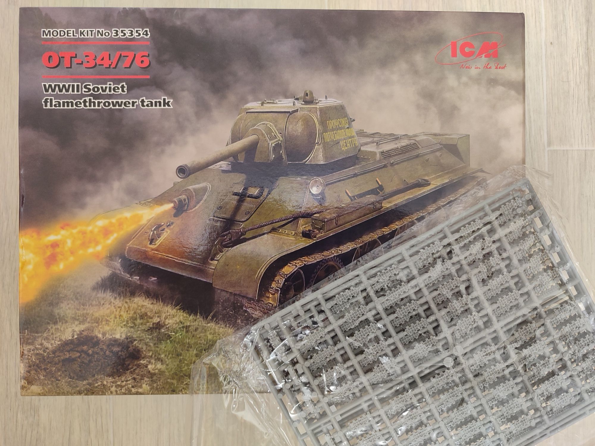 Продам модель танк ОТ-34/76. ІСМ 35354. 1/35. + пластикові траки.