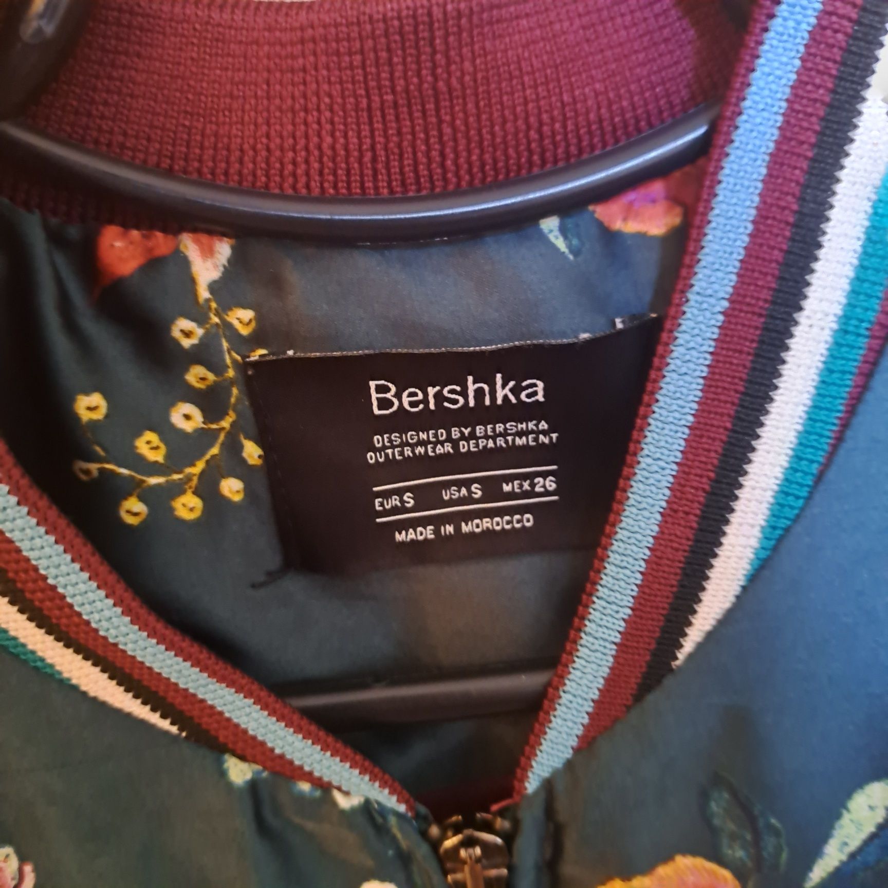 Кофта / ветровка Bershka