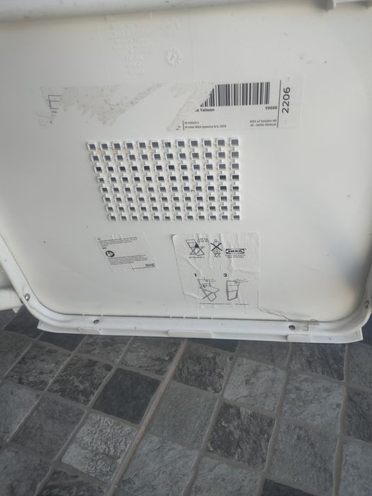 Vendo duas cadeiras brancas do IKEA , de interior ou exterior