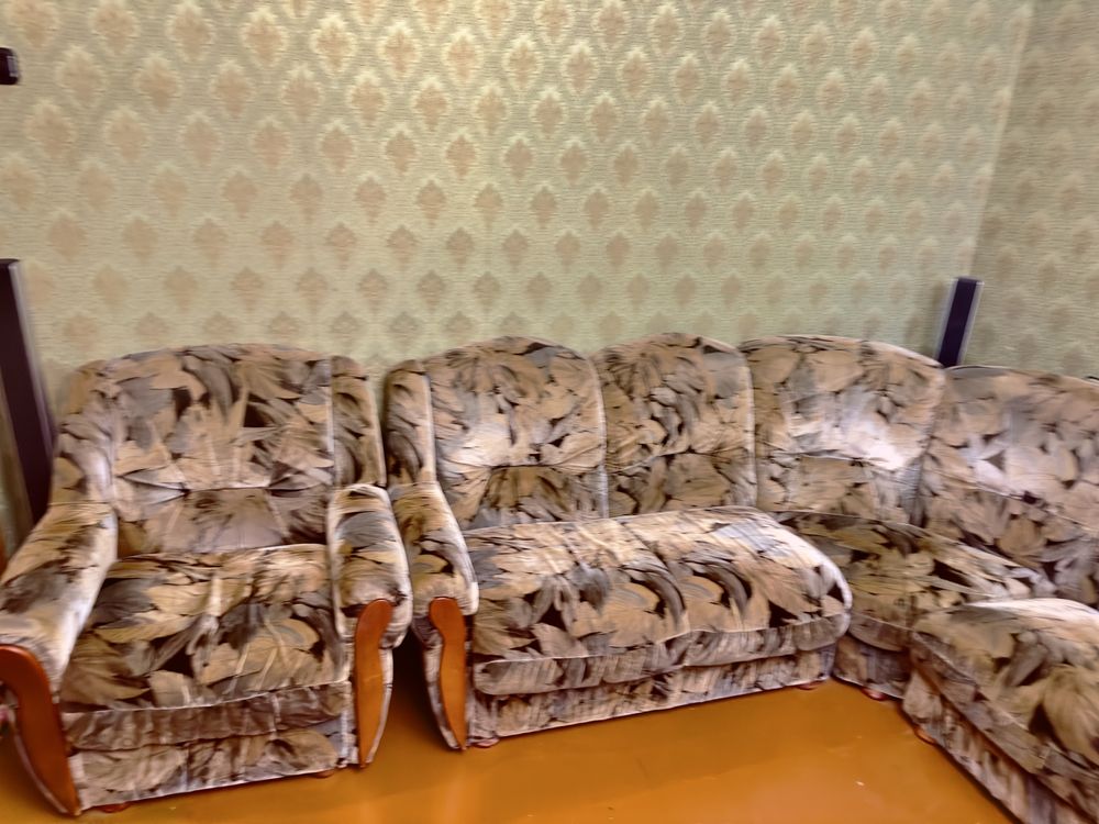 Продам мʼякий куток в комплекті з кріслом.