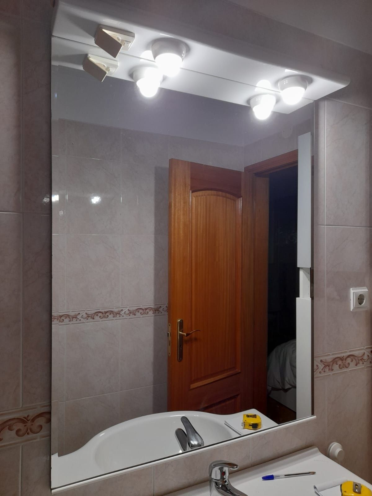 Espelho WC com luzes e tomada
