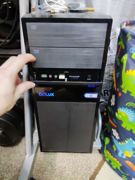 Комп'ютер  (системний блок, монітор, клавіатура, миша)