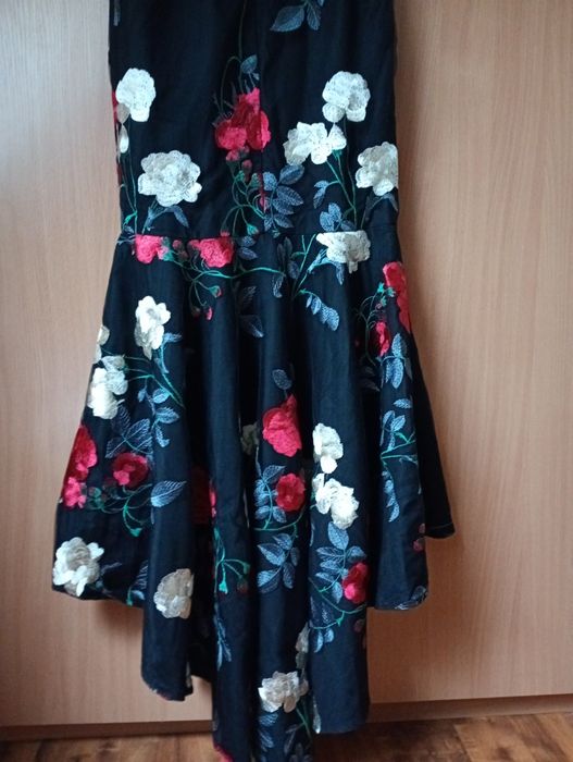 Suknia maxi czarna z haftem r.36"Chi Chi London"