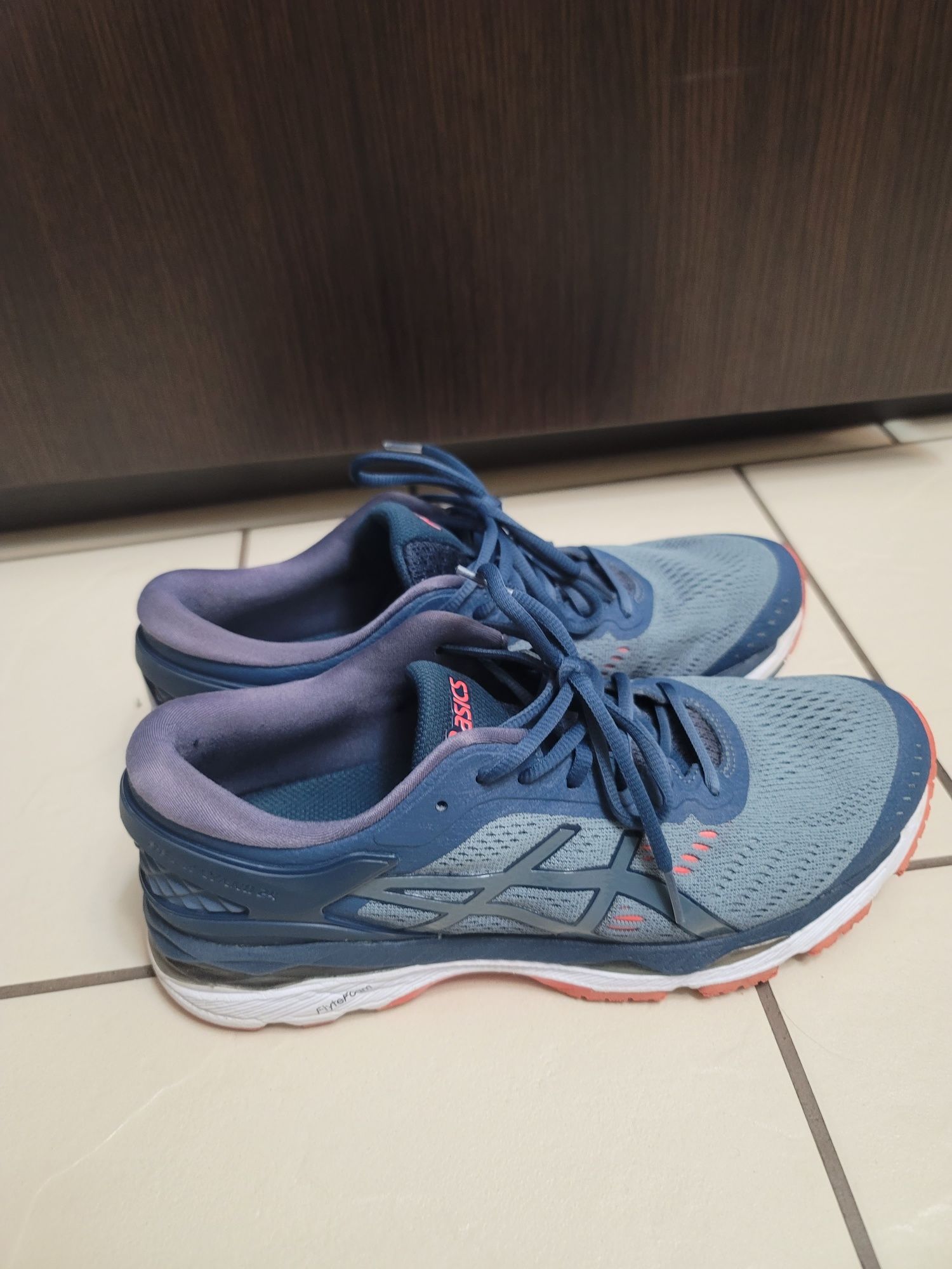 Кросівки Asics Gel Kayano 24 42 розмір 26,5 - 27 см

42 розм