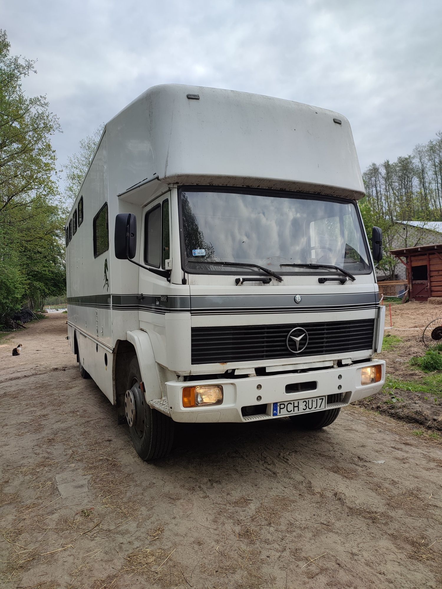 Daimler-benz Mercedes 1317 camper koniowóz youngtimer