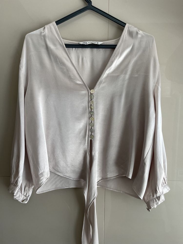 Blusa acetinada Zara