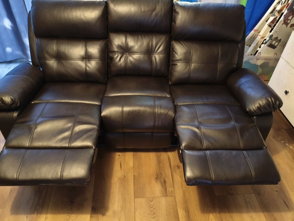 sofa z rozkładanym podnóżkiem. Jak Nowa !