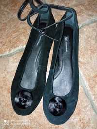 Sapatos preto de camurça Lanidor com flor de cetim Redução de preço