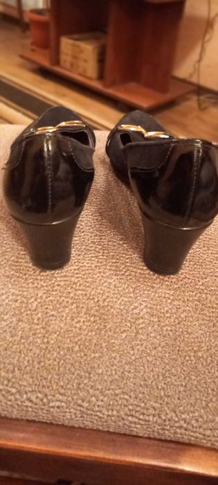 Продам женские туфли