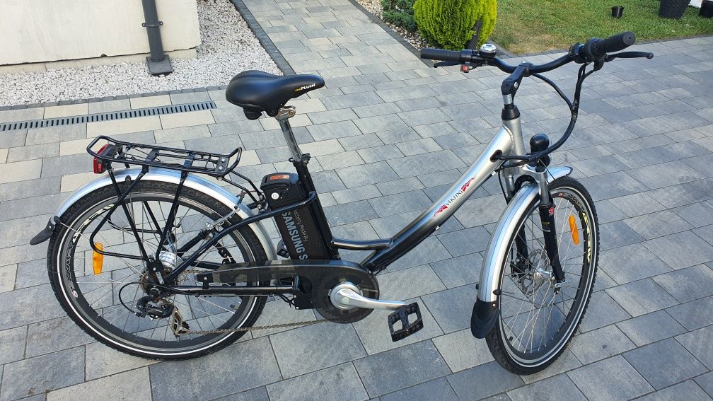 Rower elektryczny manetka,kola 26 cali,nowa bateria