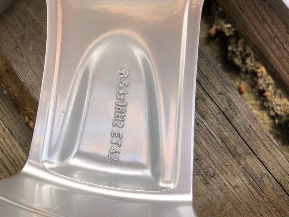 + felgi 16 cali VW Passat Golf orginał Radom