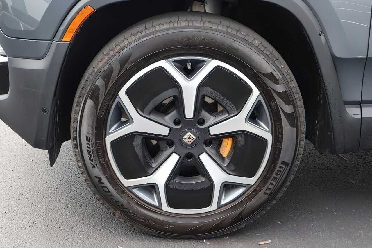 Rivian R1S Adventure 2023