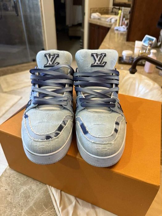 Ténis Louis Vuitton autênticos, em ganga azul, tamanho 42, novos.