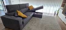 Sofá cinzento com chaise longue