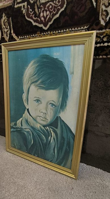 Quadro muito antigo, "Menino da lágrima" com moldura em madeira dourad