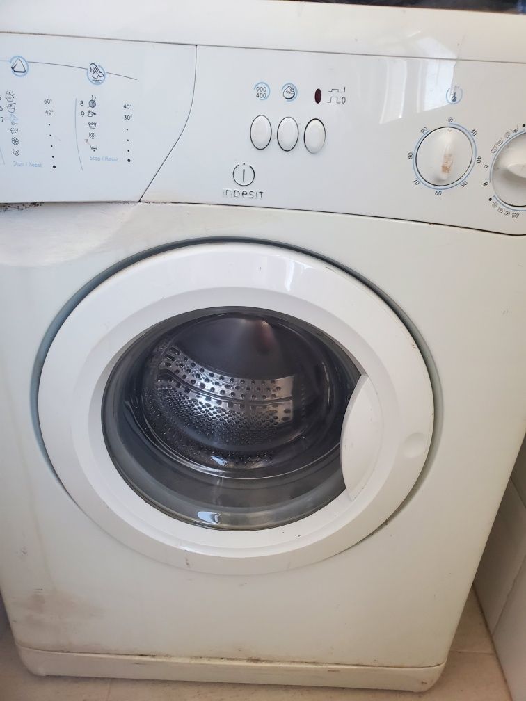Maquina de lavar INDESIT avariada