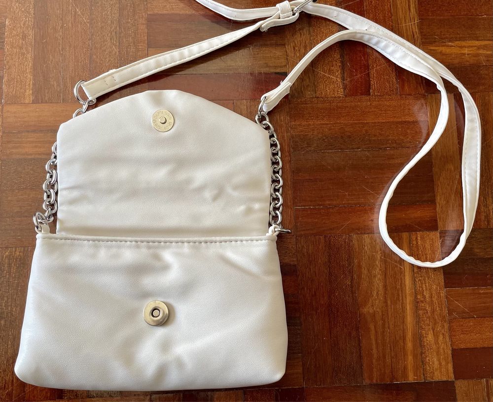 Pequena mala branca (Primark)