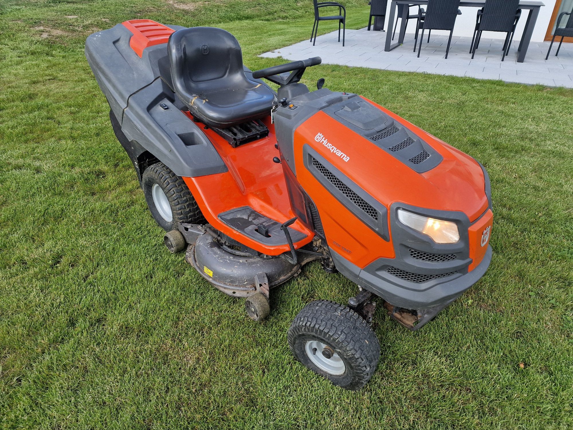 Traktorek do trawy Husqwarna Cth 184t