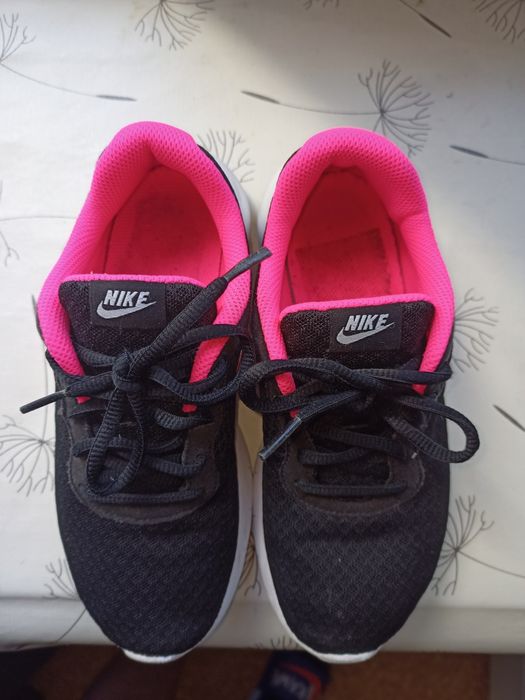 Продам  кроссовки для девочки