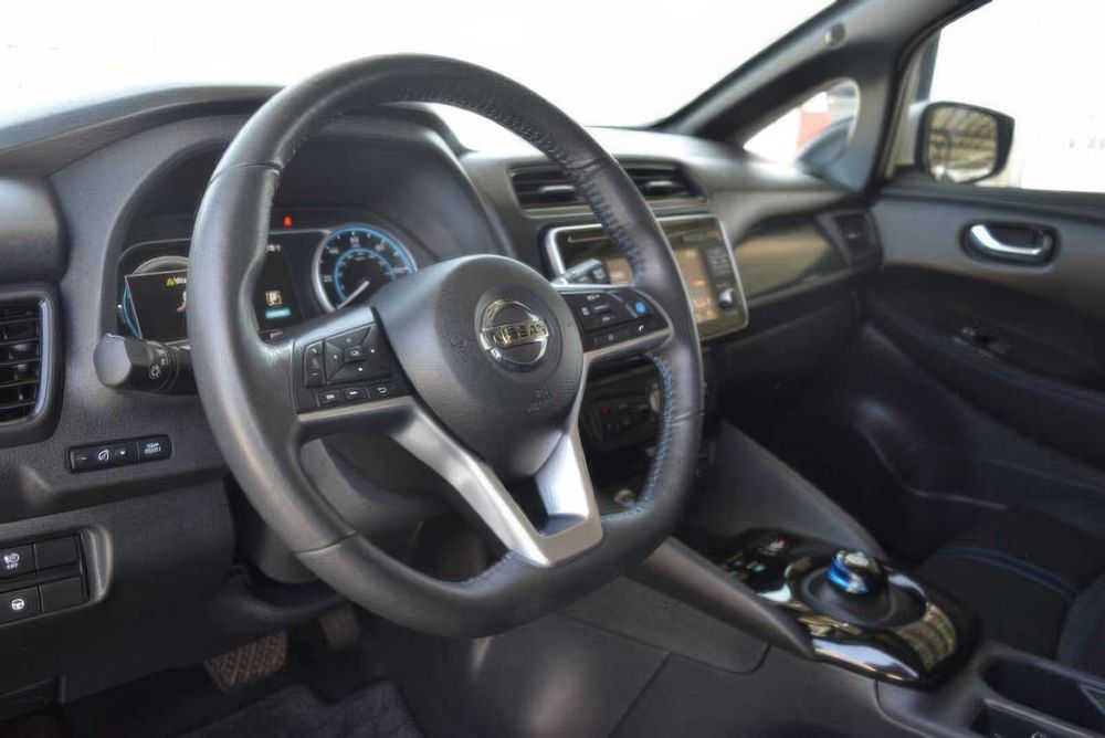 Nissan LEAF SV      2019