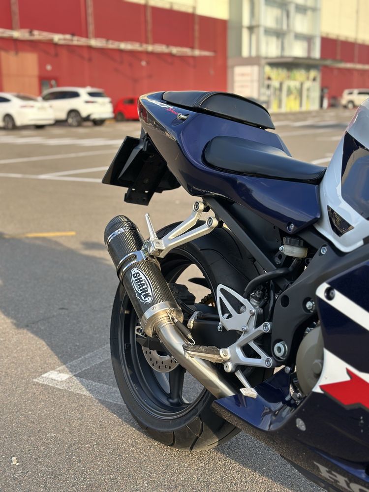 Мотоцикл Спортбайк Honda CBR 600F4i 2003