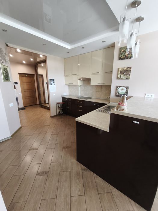 Продам квартиру в будинку з закритою територією біля ТЦ Мануфактура