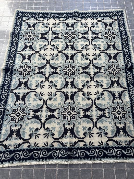 Tapete de Arraiolos Feito à Mão – 210 cm x 165 cm