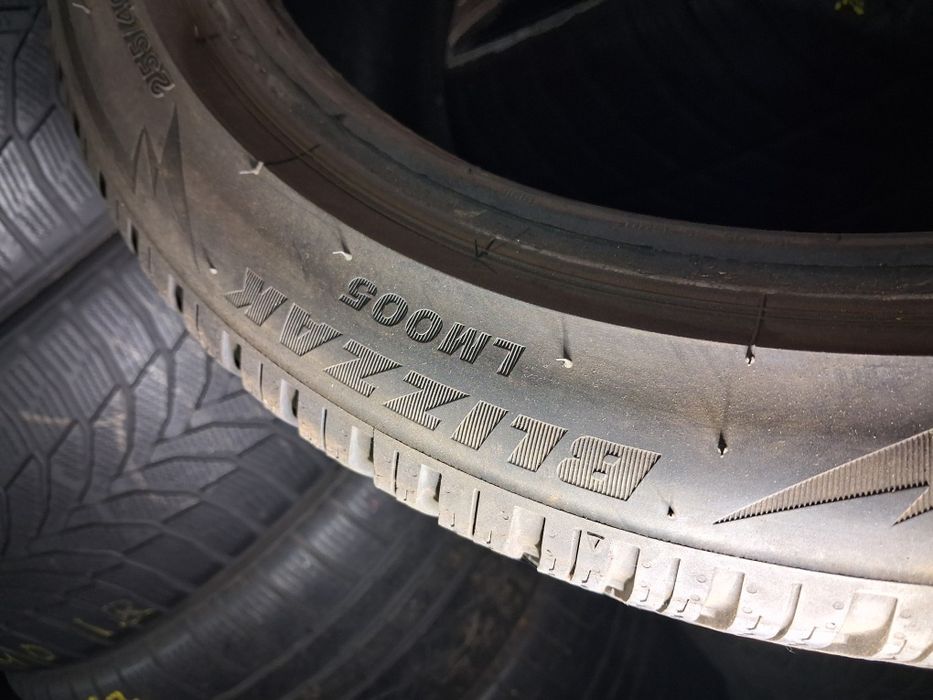 255/40 R18 Bridgestone Blizzak lm 005 шини б/в зима