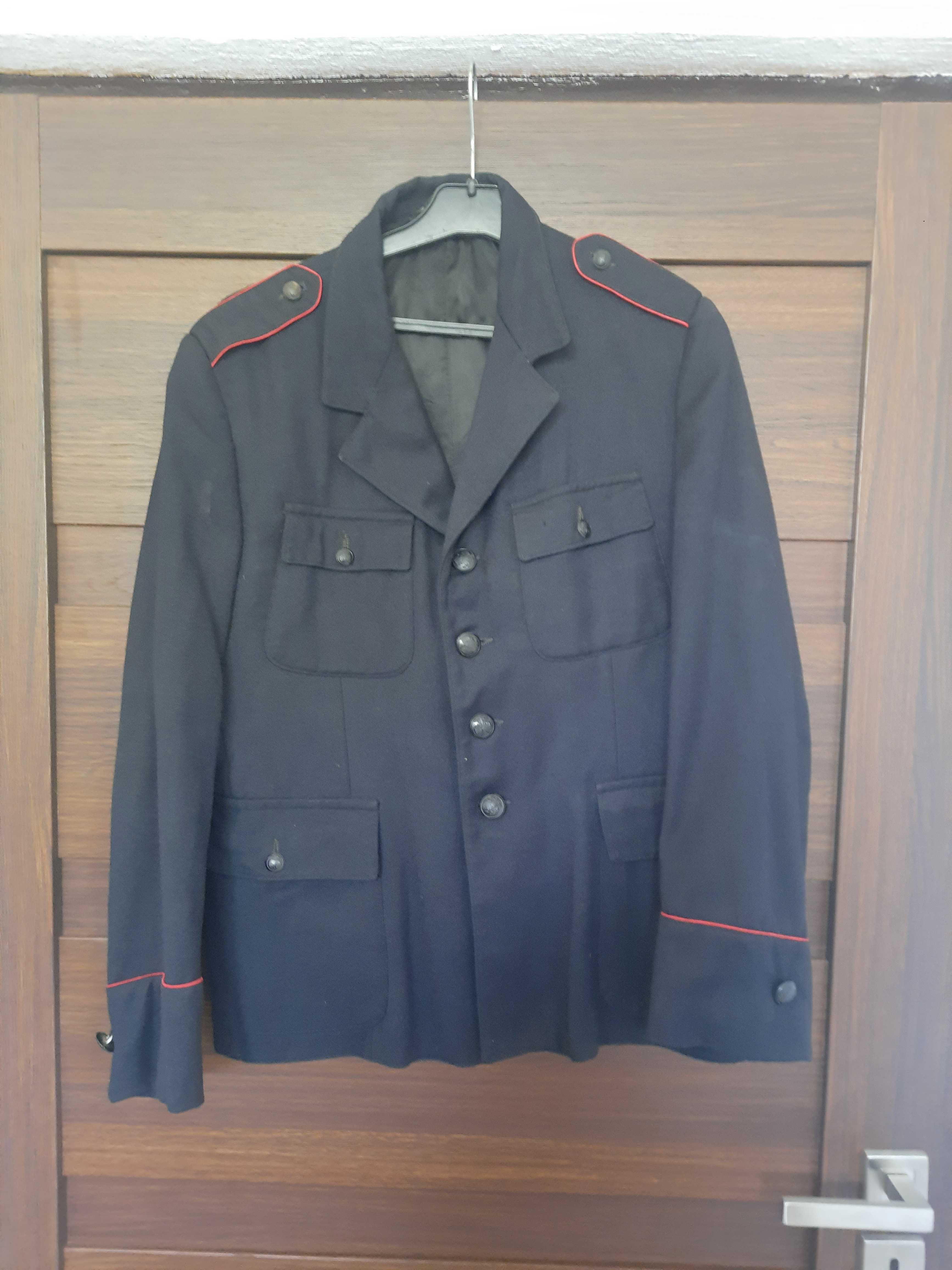 Zabytkowy mundur strażacki z okresu PRL
