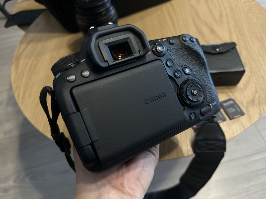 Canon 6D Mark II + 85 mm 1.8 + 50 mm 1.8 - zestaw idealny, jak nowy!