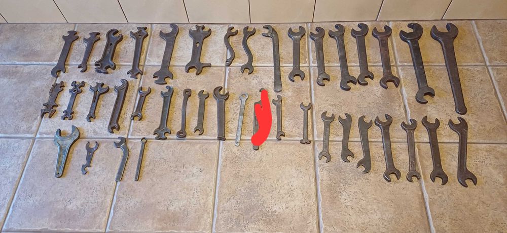 Podnośniki, siekiery ,młotki ,klucze cęgi,gwintownice,kleszcze,nożyce