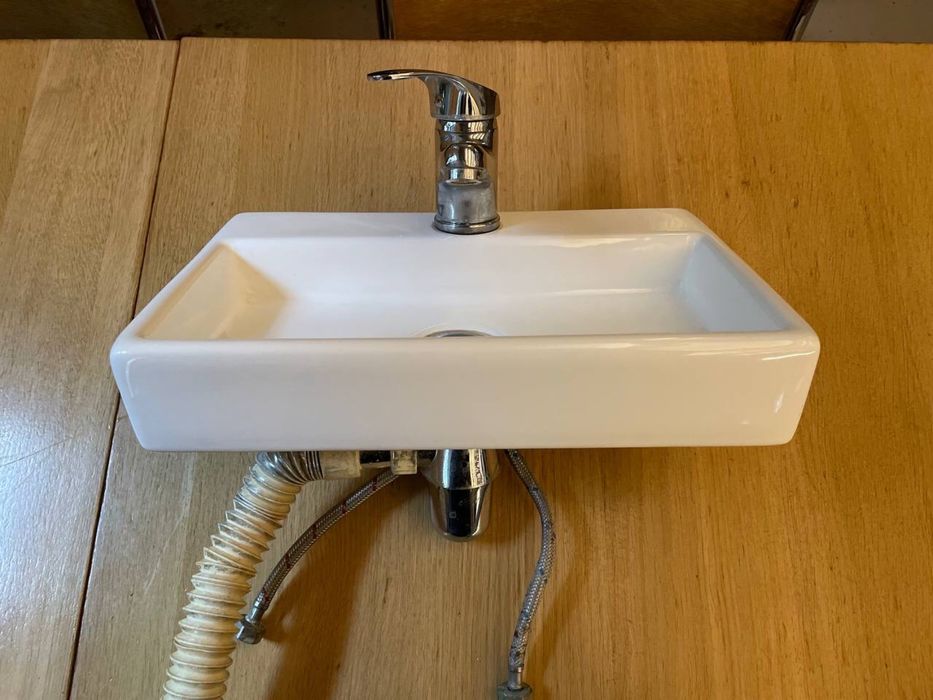 Комплект змішувач з умивальником